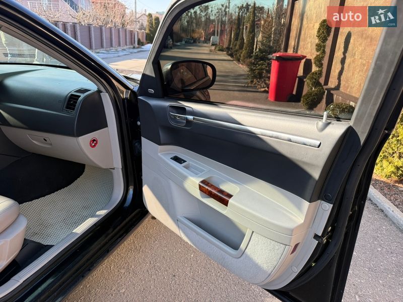 Седан Chrysler 300C 2005 в Виннице