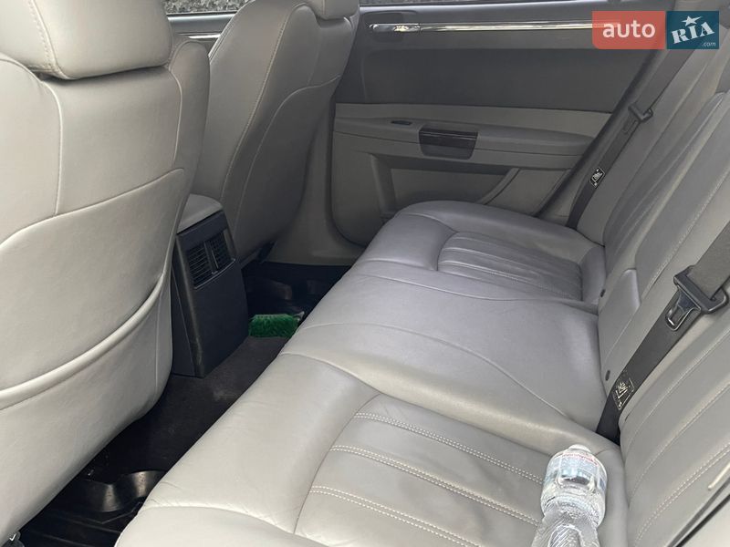 Седан Chrysler 300C 2006 в Львове
