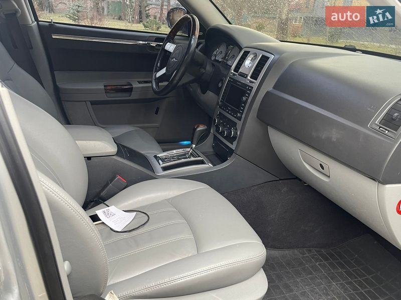 Седан Chrysler 300C 2006 в Львове