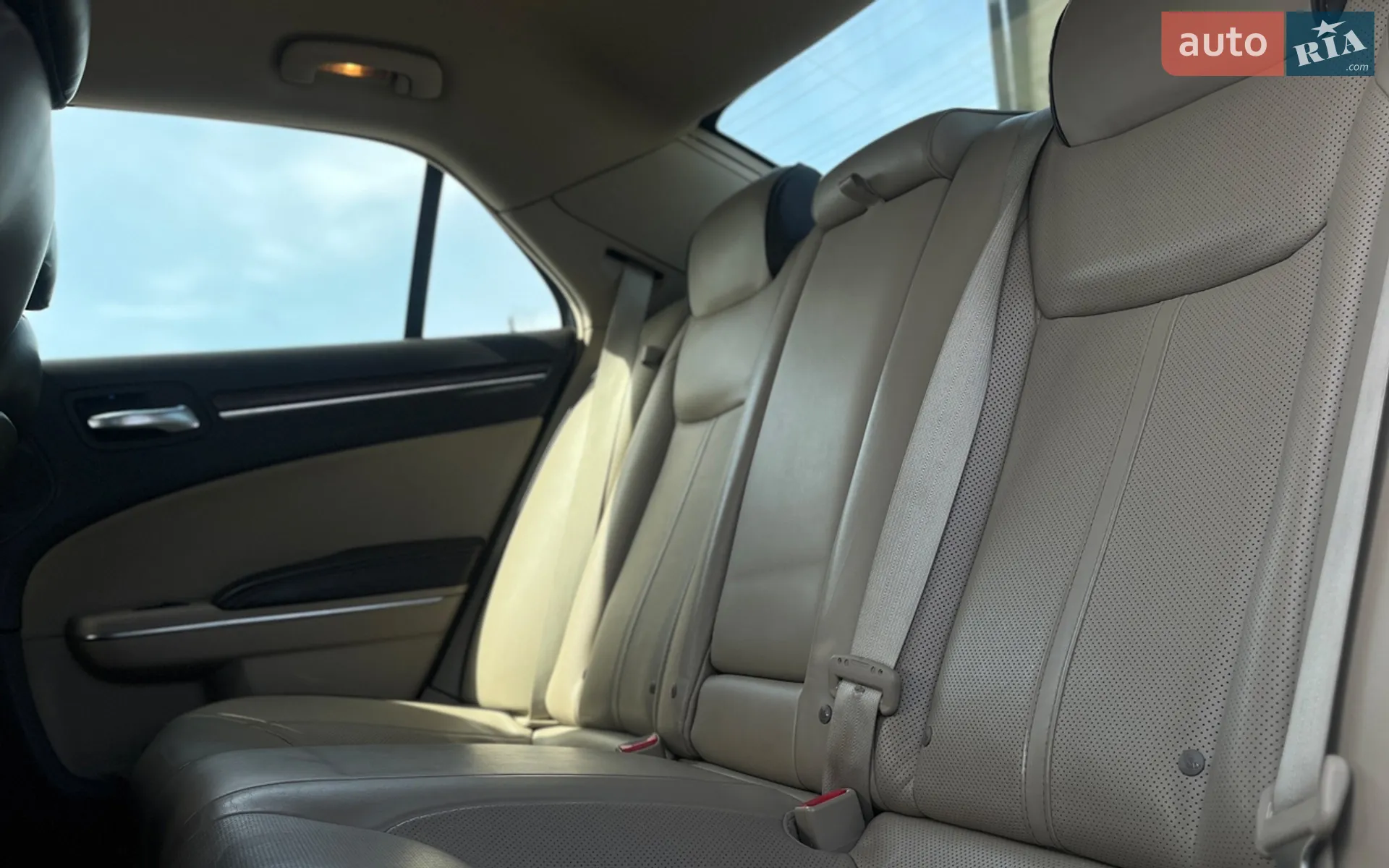 2012 Chrysler 300C - мініатюра 27