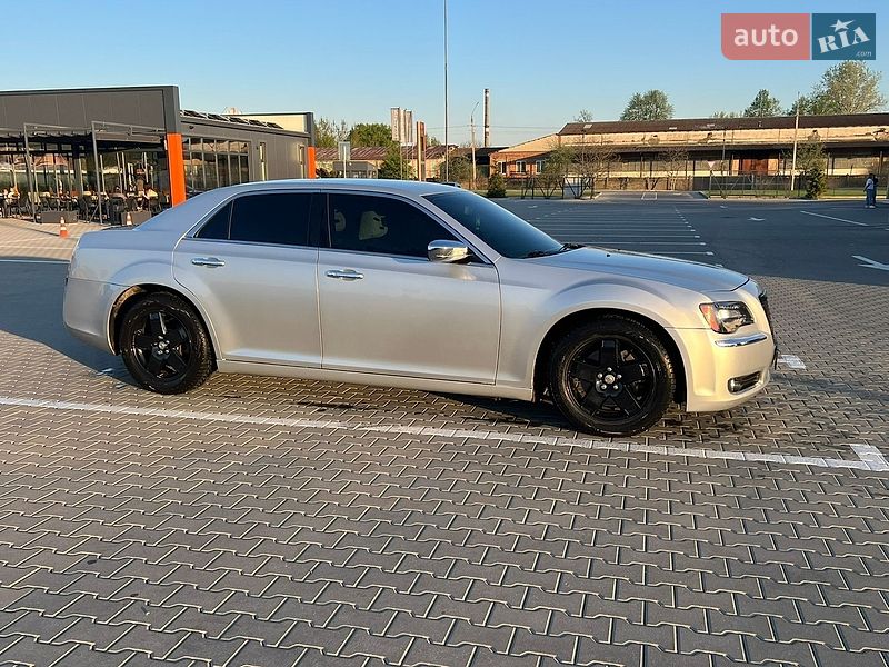 Седан Chrysler 300C 2012 в Виннице