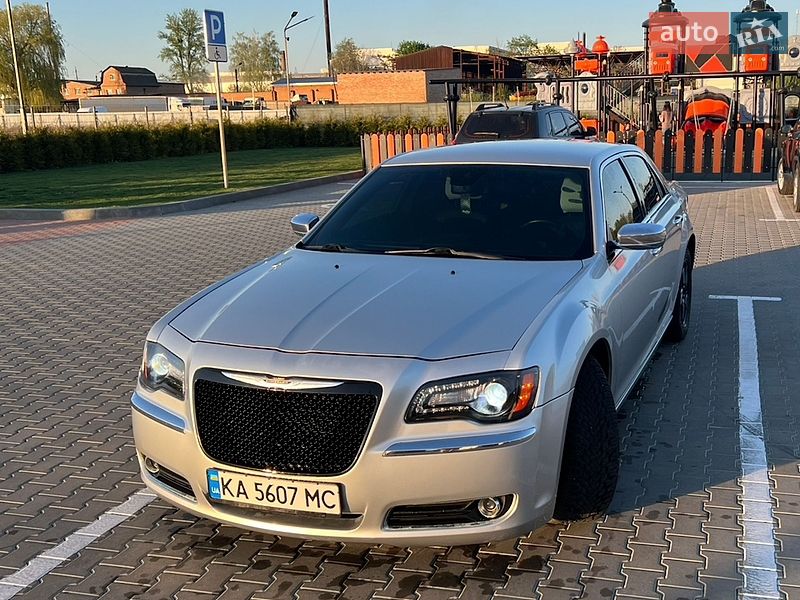 Седан Chrysler 300C 2012 в Виннице