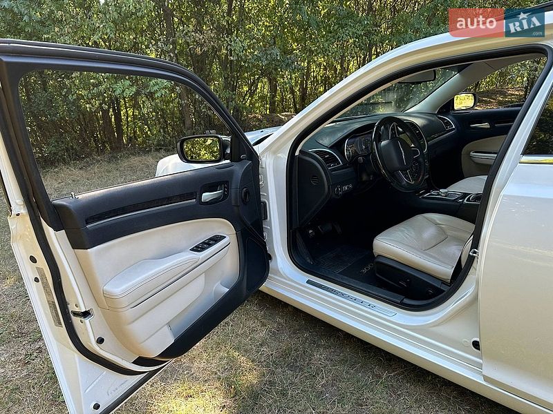 Седан Chrysler 300C 2016 в Киеве