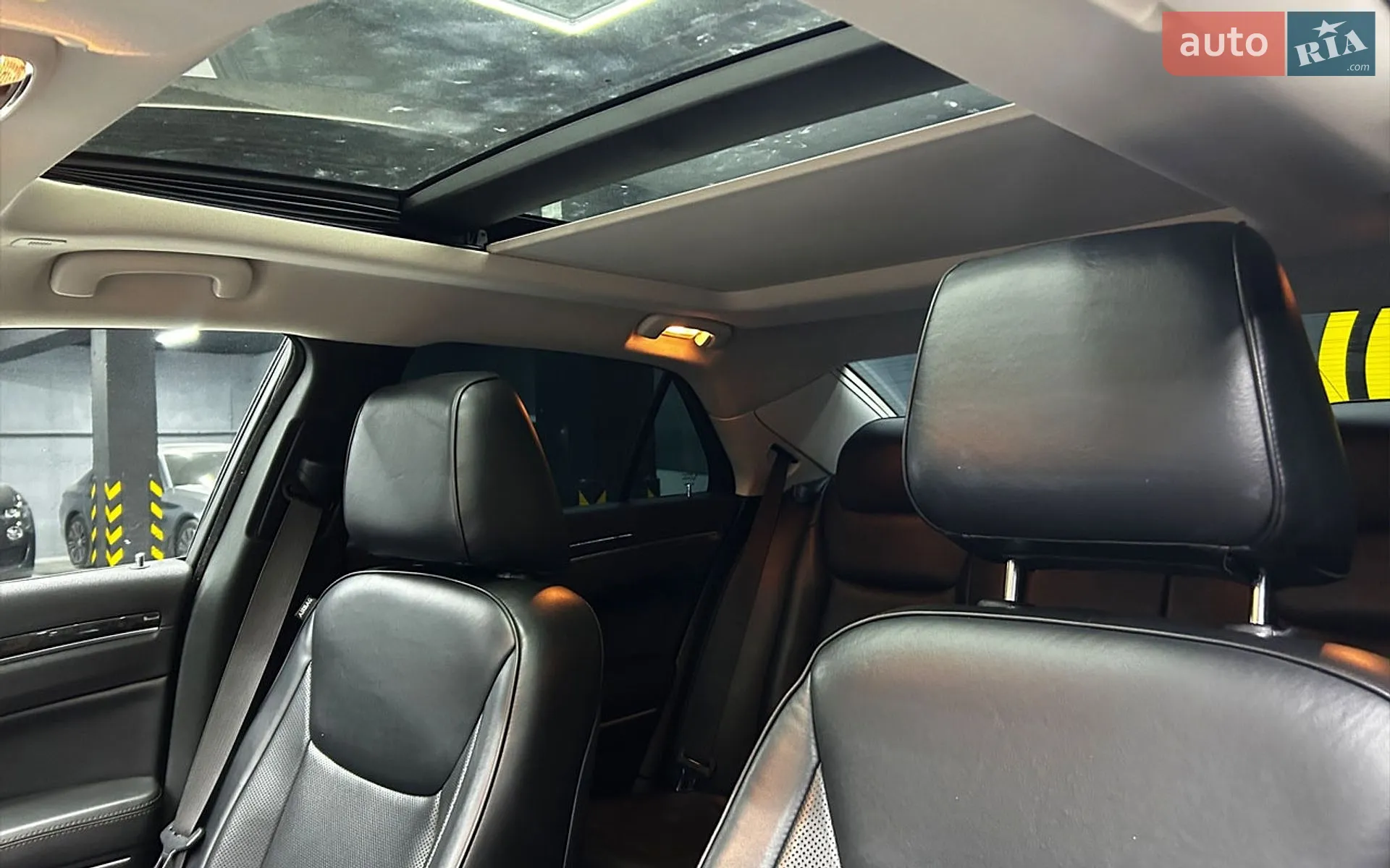 2017 Chrysler 300C - мініатюра 12