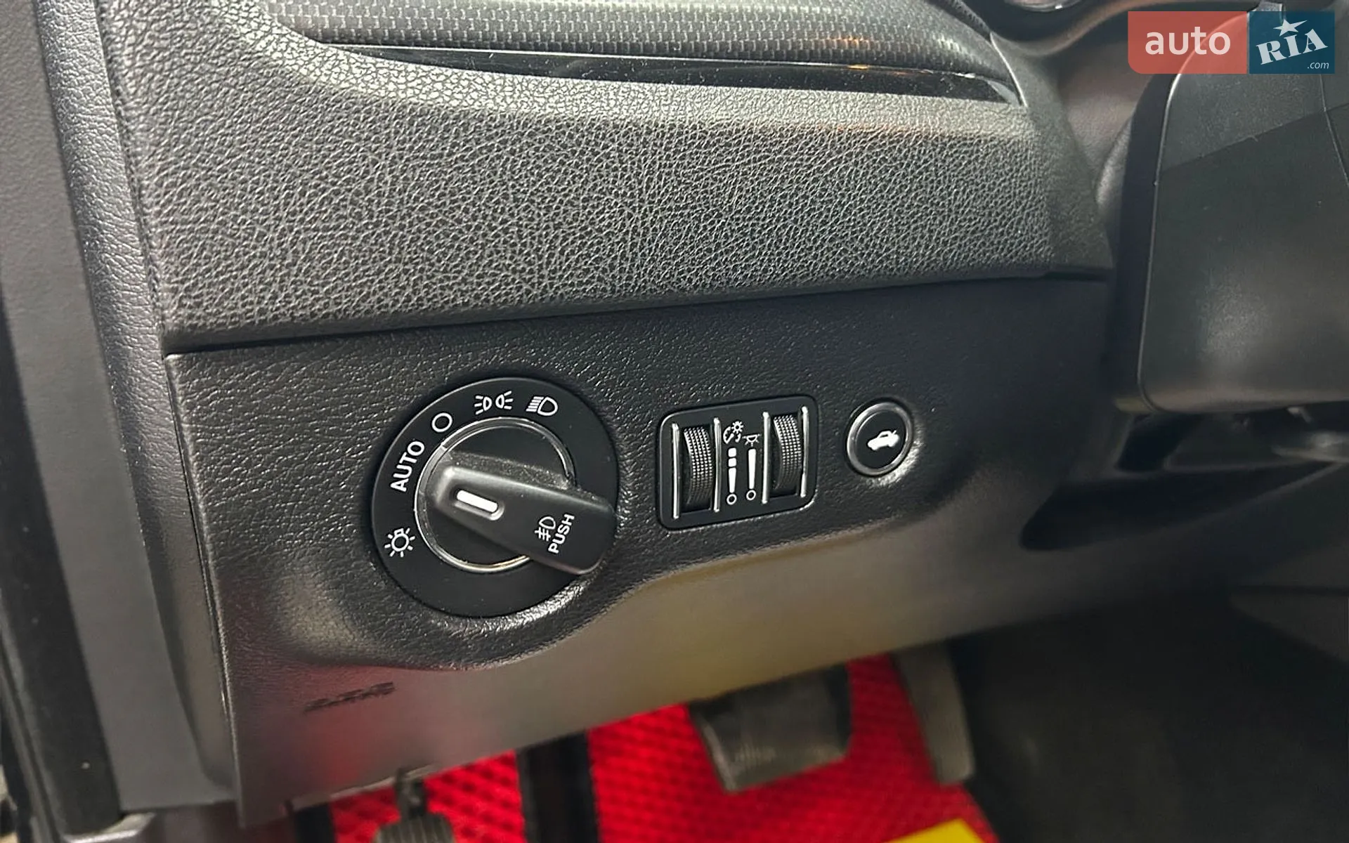 2015 Chrysler 300C - мініатюра 13
