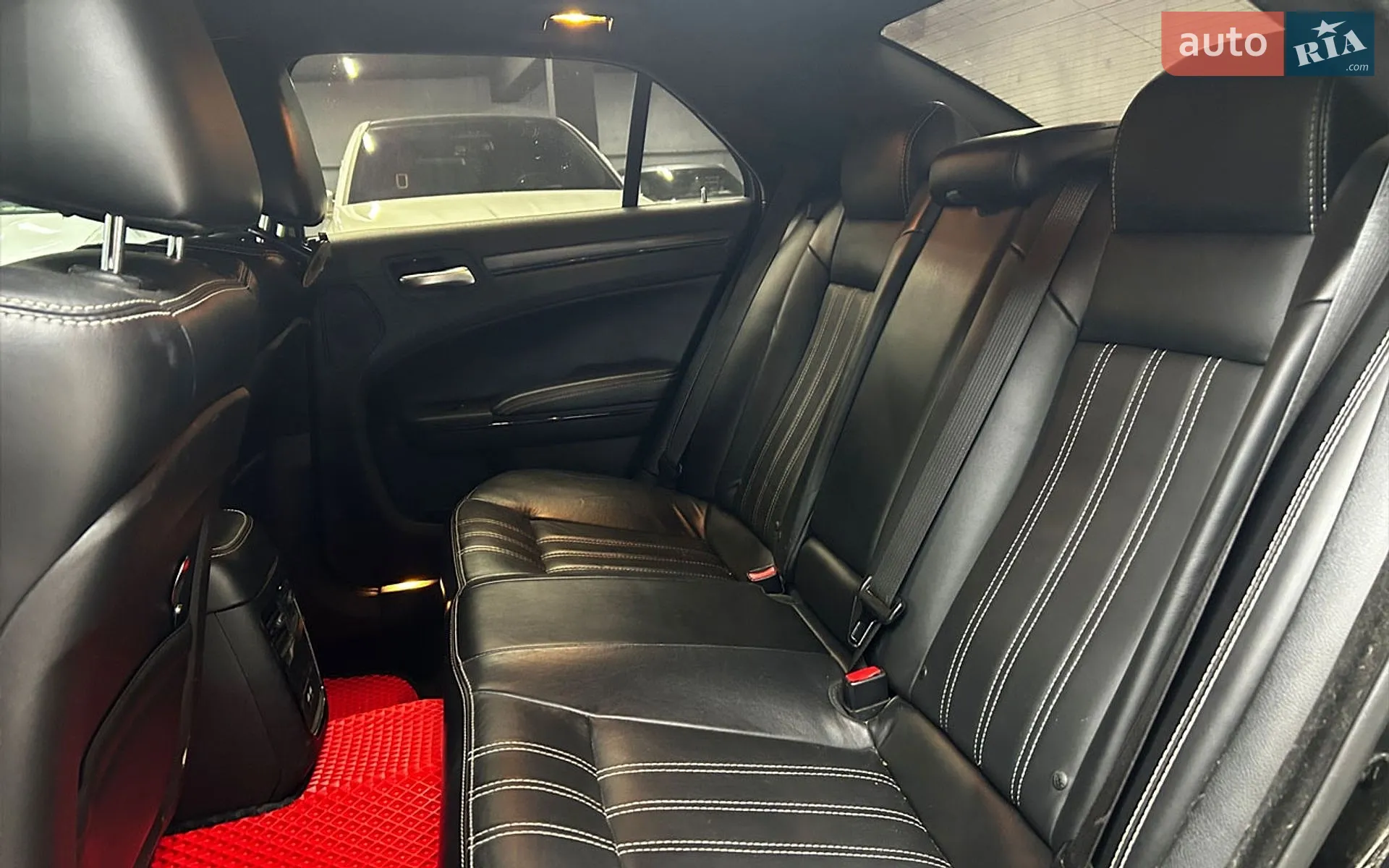 2015 Chrysler 300C - мініатюра 29
