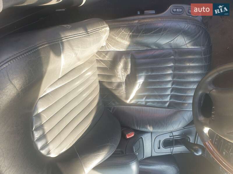 Седан Chrysler 300M 2003 в Чернівцях