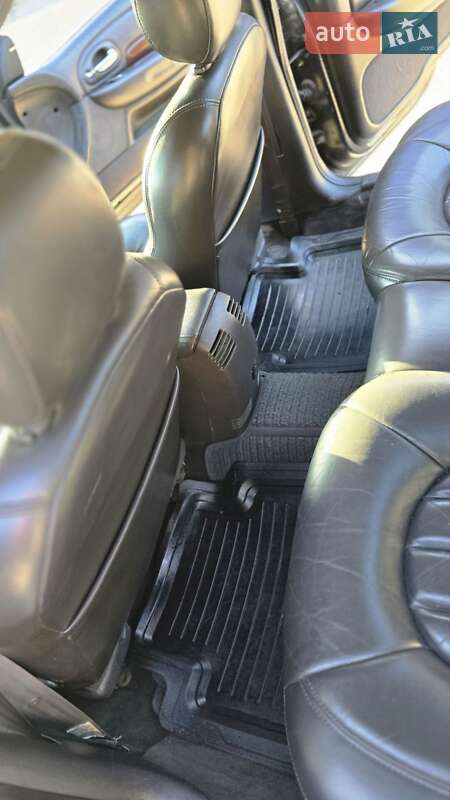 Седан Chrysler 300M 2000 в Горішніх Плавнях