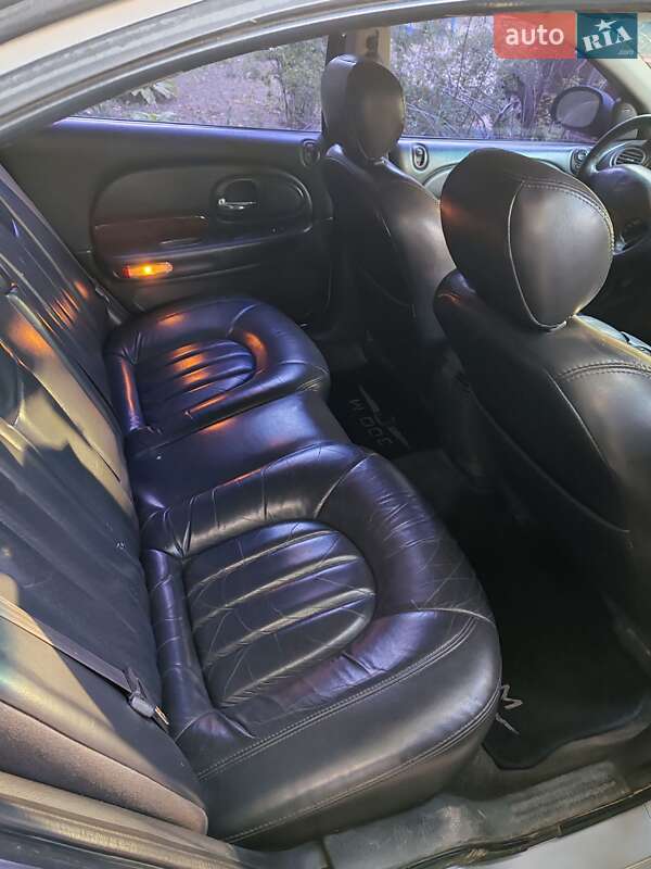 Седан Chrysler 300M 2000 в Шостке