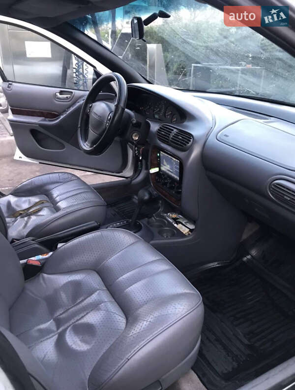 Седан Chrysler Cirrus 1994 в Кропивницком