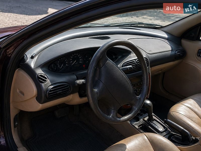 Седан Chrysler Cirrus 1996 в Кривом Роге