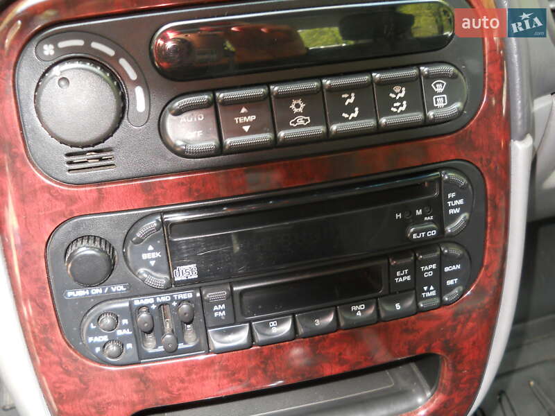 Седан Chrysler Concorde 2000 в Марганце