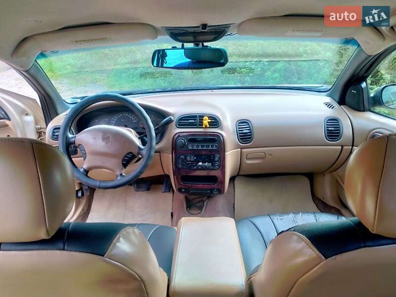 Седан Chrysler Concorde 1998 в Львове