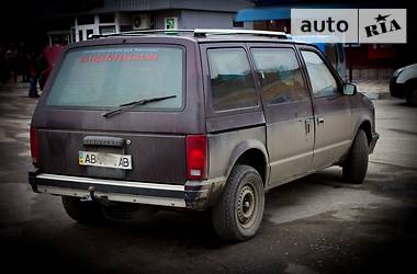 Минивэн Chrysler Grand Voyager 1990 в 