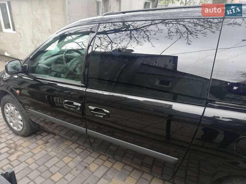 Минивэн Chrysler Grand Voyager 2004 в Нововолынске