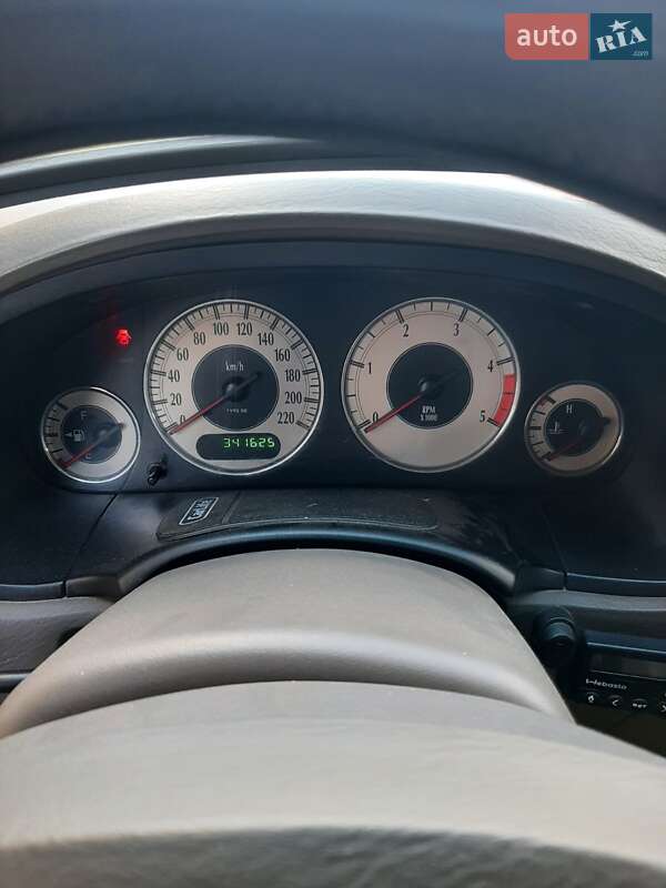 Минивэн Chrysler Grand Voyager 2002 в Мостиске