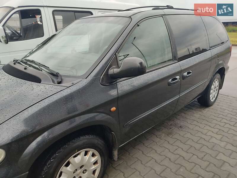 Позашляховик / Кросовер Chrysler Grand Voyager 2002 в Володимирі