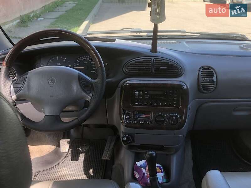 Минивэн Chrysler Grand Voyager 1997 в Ужгороде