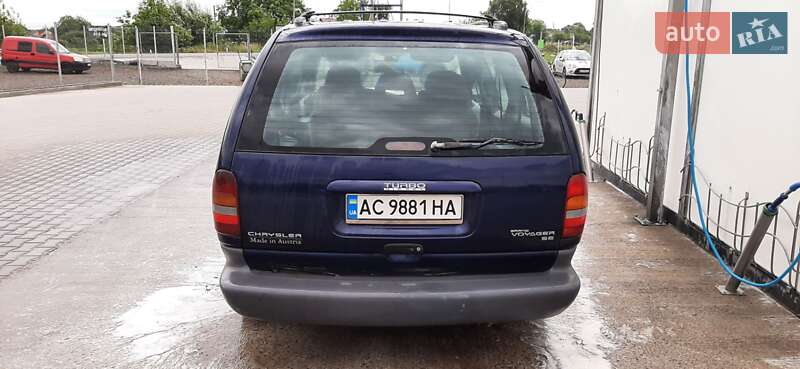 Мінівен Chrysler Grand Voyager 1998 в Нововолинську
