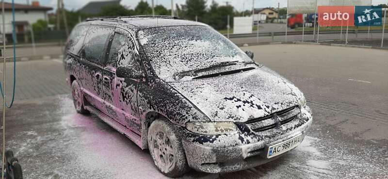 Мінівен Chrysler Grand Voyager 1998 в Нововолинську
