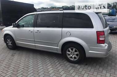 Минивэн Chrysler Grand Voyager 2010 в Львове