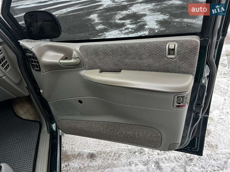 Минивэн Chrysler Grand Voyager 1996 в Харькове