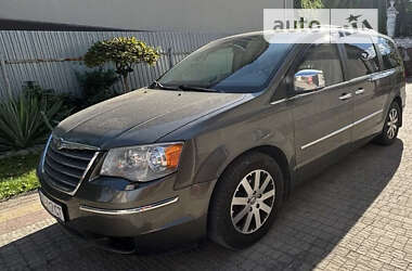 Минивэн Chrysler Grand Voyager 2010 в Тернополе