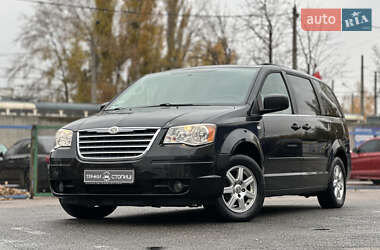 Минивэн Chrysler Grand Voyager 2010 в Киеве