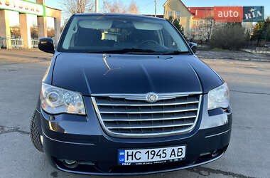 Минивэн Chrysler Grand Voyager 2008 в Долине