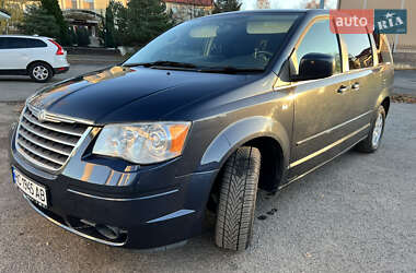 Минивэн Chrysler Grand Voyager 2008 в Долине