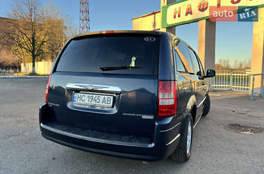 Минивэн Chrysler Grand Voyager 2008 в Долине