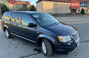 Минивэн Chrysler Grand Voyager 2008 в Долине