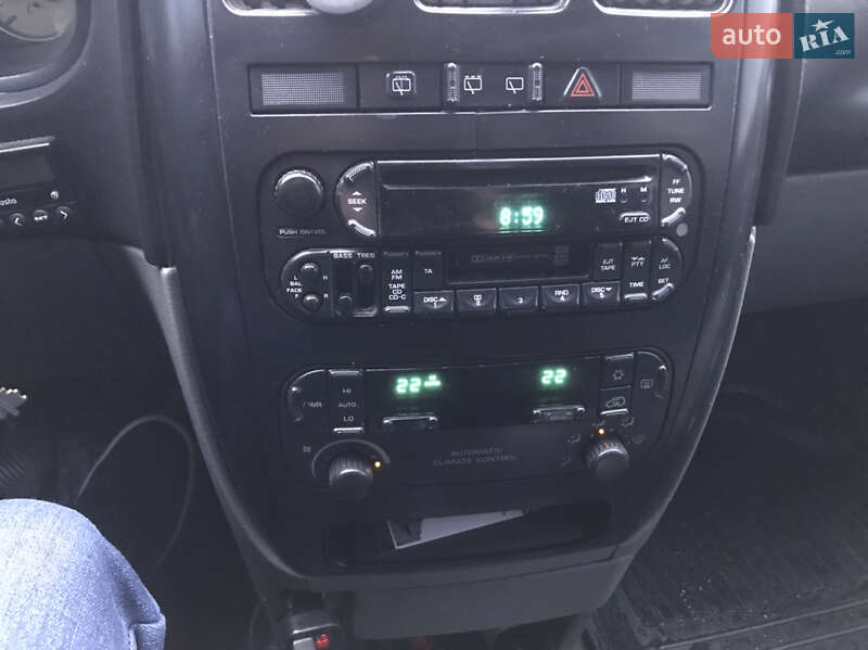 Минивэн Chrysler Grand Voyager 2003 в Ужгороде
