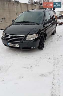 Минивэн Chrysler Grand Voyager 2005 в 