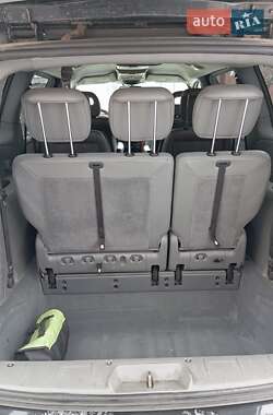 Минивэн Chrysler Grand Voyager 2005 в 