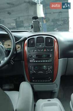 Минивэн Chrysler Grand Voyager 2005 в 