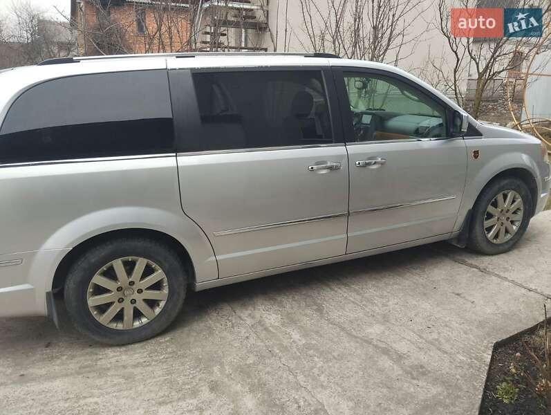 Минивэн Chrysler Grand Voyager 2008 в Тернополе