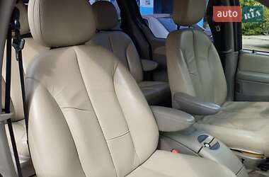 Минивэн Chrysler Grand Voyager 2001 в 