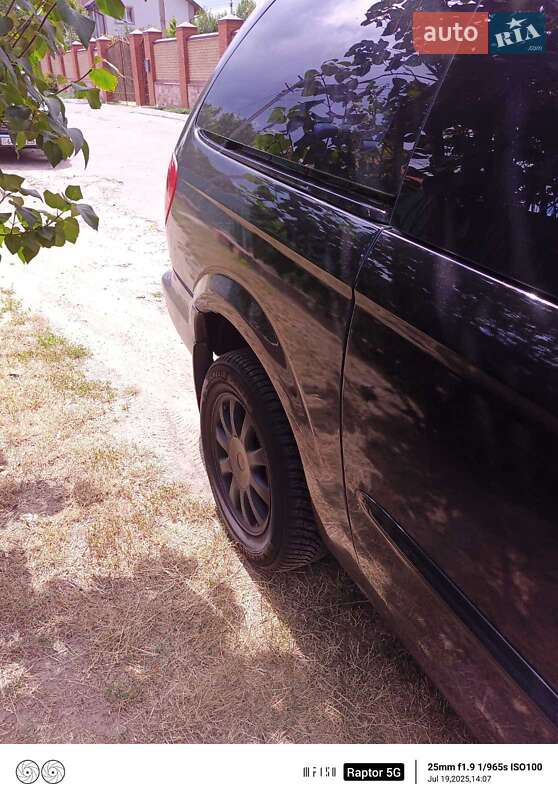 Минивэн Chrysler Grand Voyager 2003 в Киеве