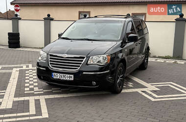 Минивэн Chrysler Grand Voyager 2010 в Мукачево