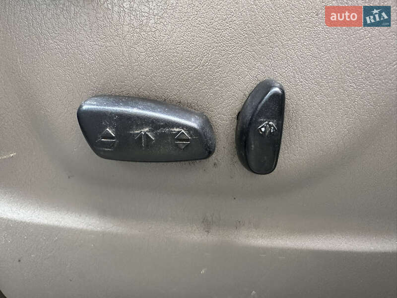 Універсал Chrysler Grand Voyager 2003 в Чернівцях