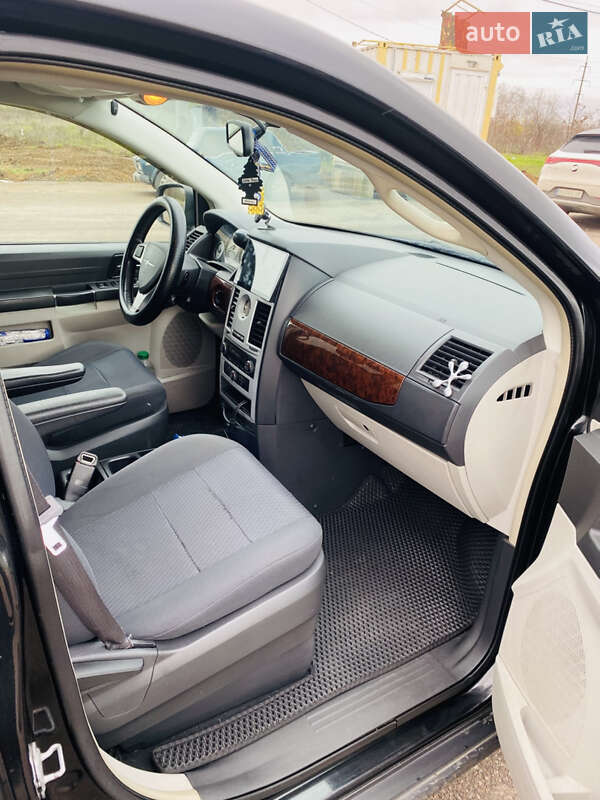 Мінівен Chrysler Grand Voyager 2010 в Одесі