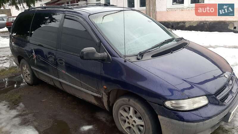 Минивэн Chrysler Grand Voyager 1998 в Нововолынске
