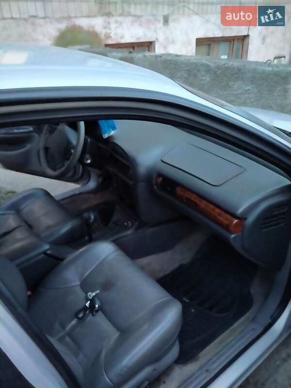 Седан Chrysler Intrepid 1994 в Здолбуніві