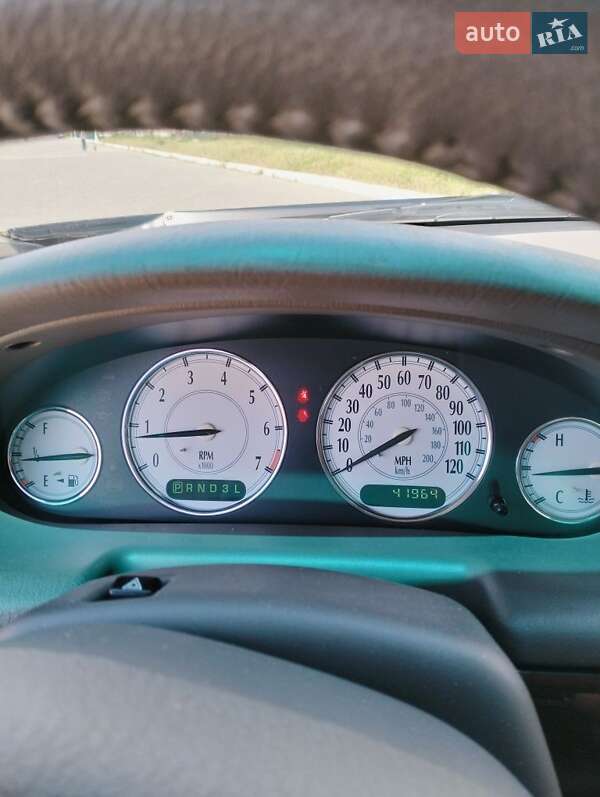 Седан Chrysler LHS 2001 в Измаиле