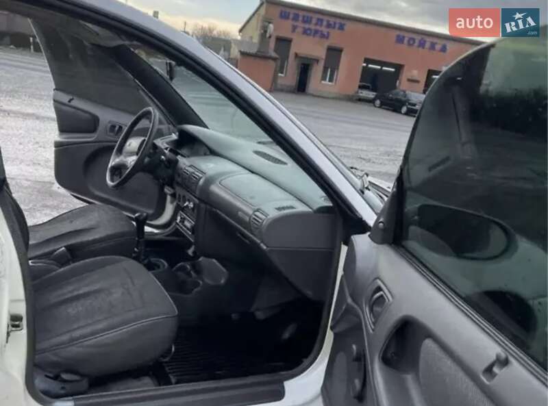 Седан Chrysler Neon 1995 в Одессе