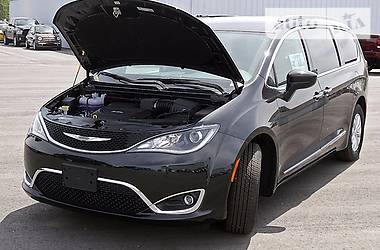 Минивэн Chrysler Pacifica 2019 в Киеве