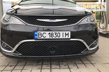 Минивэн Chrysler Pacifica 2016 в Львове