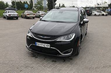 Минивэн Chrysler Pacifica 2017 в Киеве