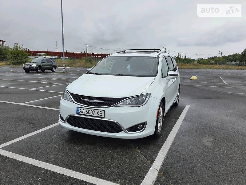 Мінівен Chrysler Pacifica 2016 в Києві фото 2 Мінівен Chrysler Pacifica 2016 в Києві